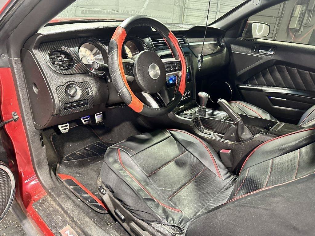 Used 2010 Ford Mustang Premium RWD image 13