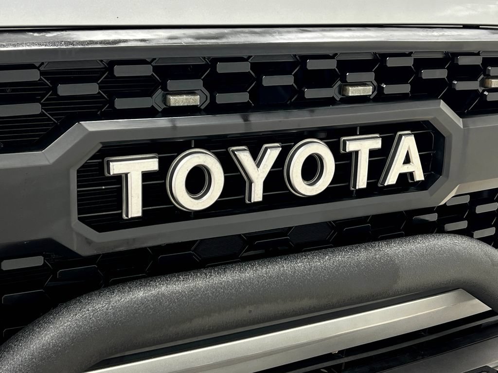 Used 2017 Toyota Tacoma Limited w/ Tow Package AWD/4WD image 40