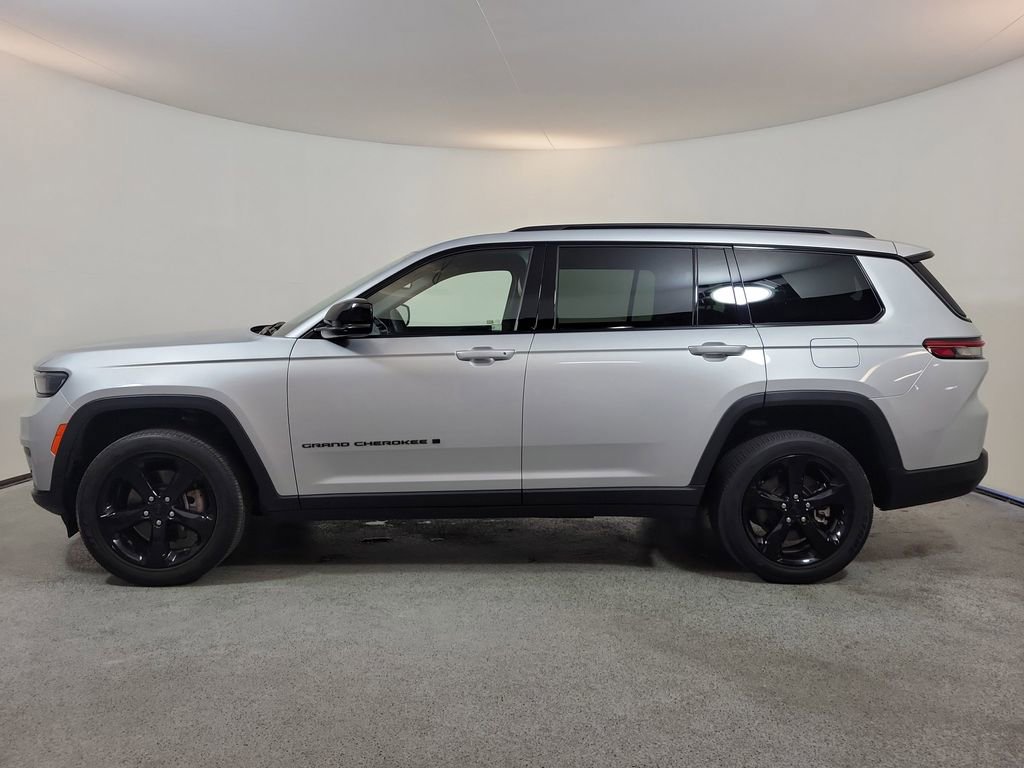 Used 2023 Jeep Grand Cherokee L Laredo RWD image 4
