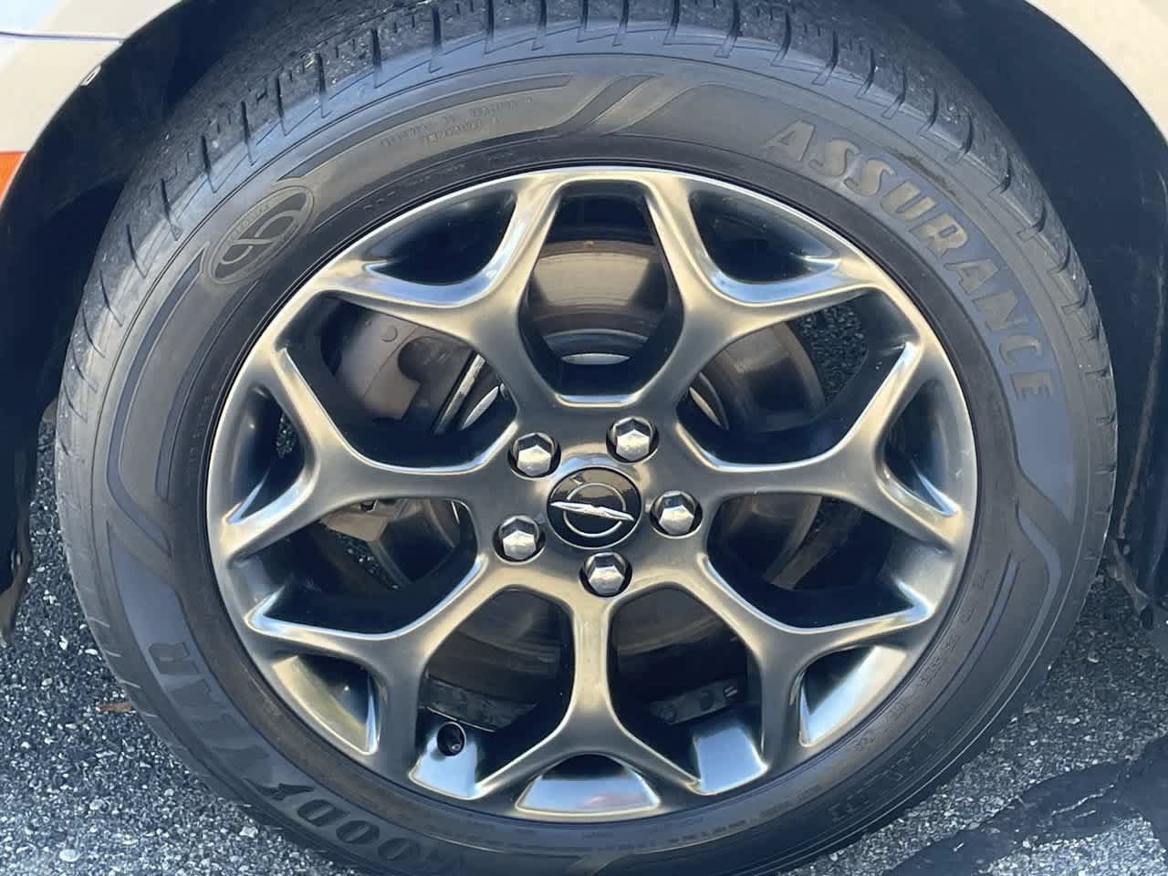Used 2018 Chrysler 300 S AWD/4WD image 34