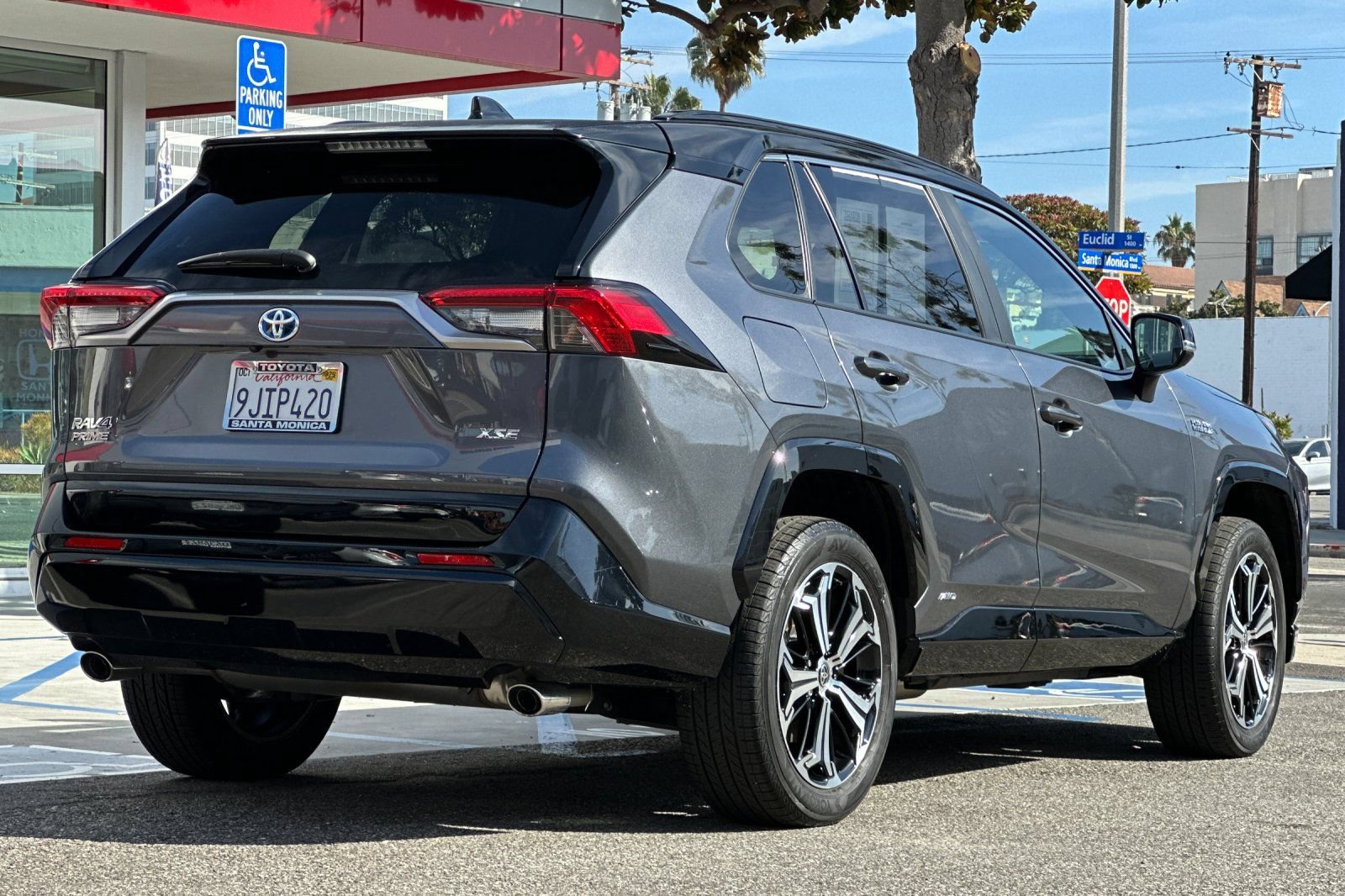 Used 2023 Toyota RAV4 XSE w/ Weather Package AWD/4WD image 4