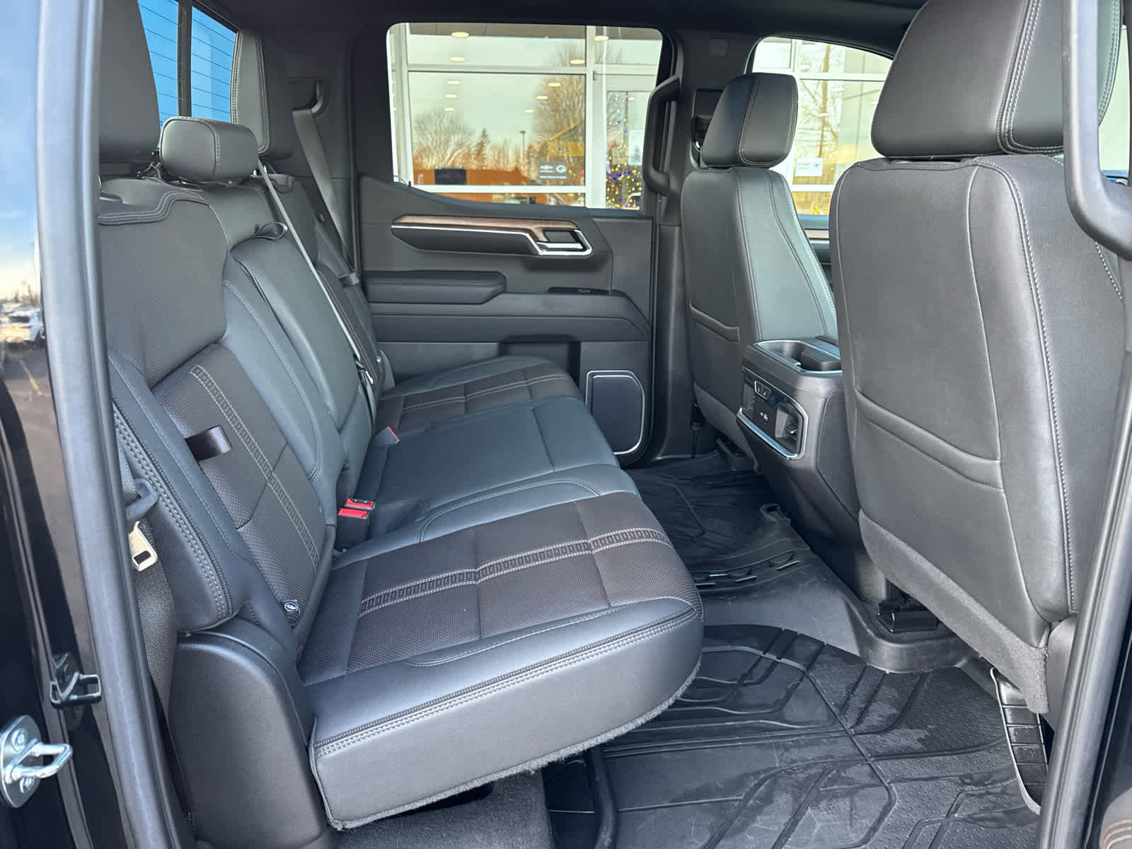 Used 2023 Chevrolet Silverado 1500 High Country w/ High Country Premium Package image 5