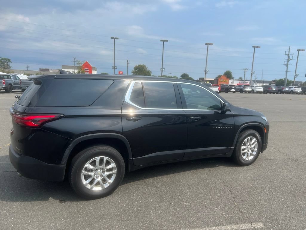 Used 2023 Chevrolet Traverse LS AWD/4WD image 3