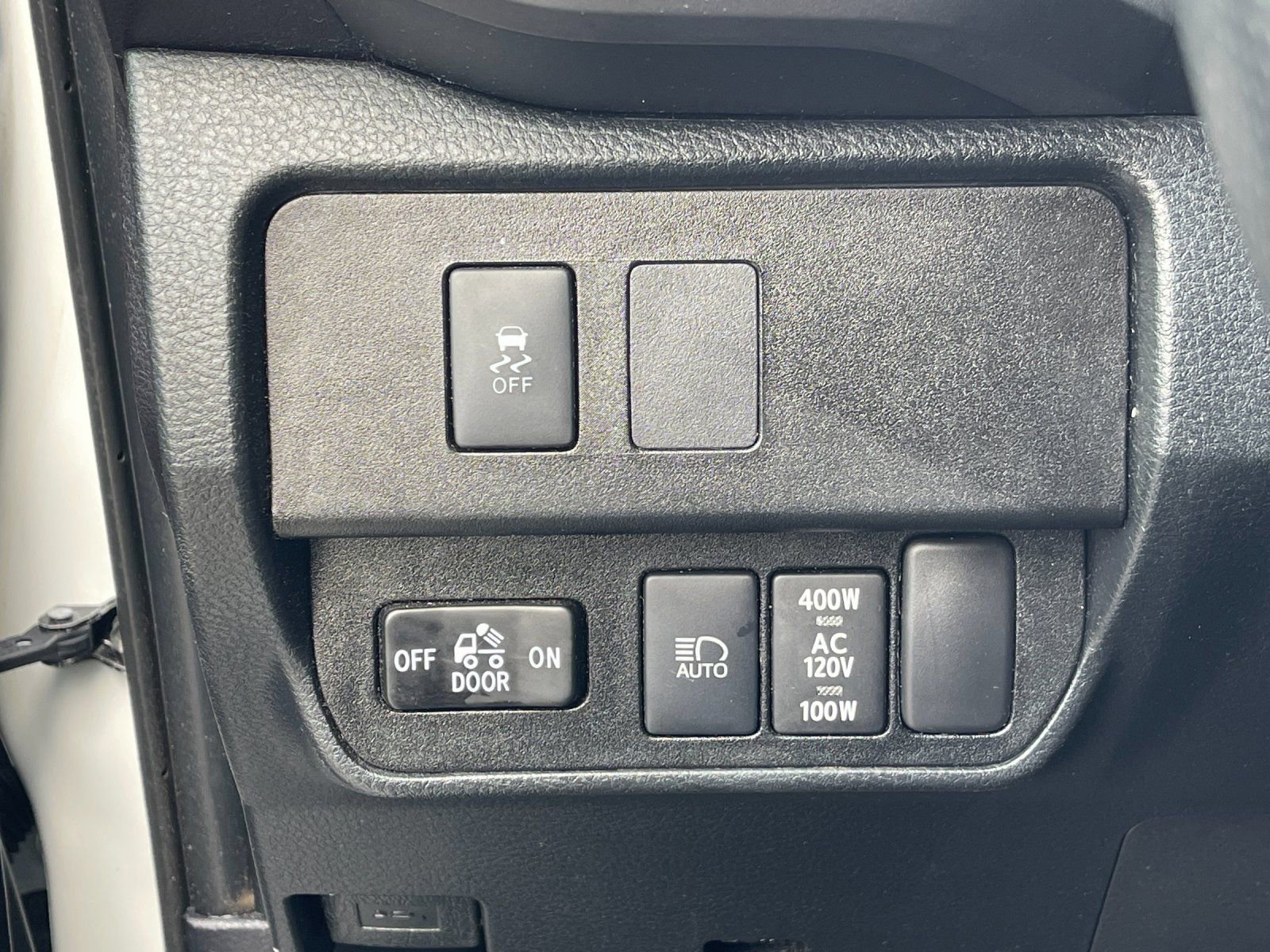 Used 2021 Toyota Tacoma TRD Off-Road w/ Technology Package AWD/4WD image 29