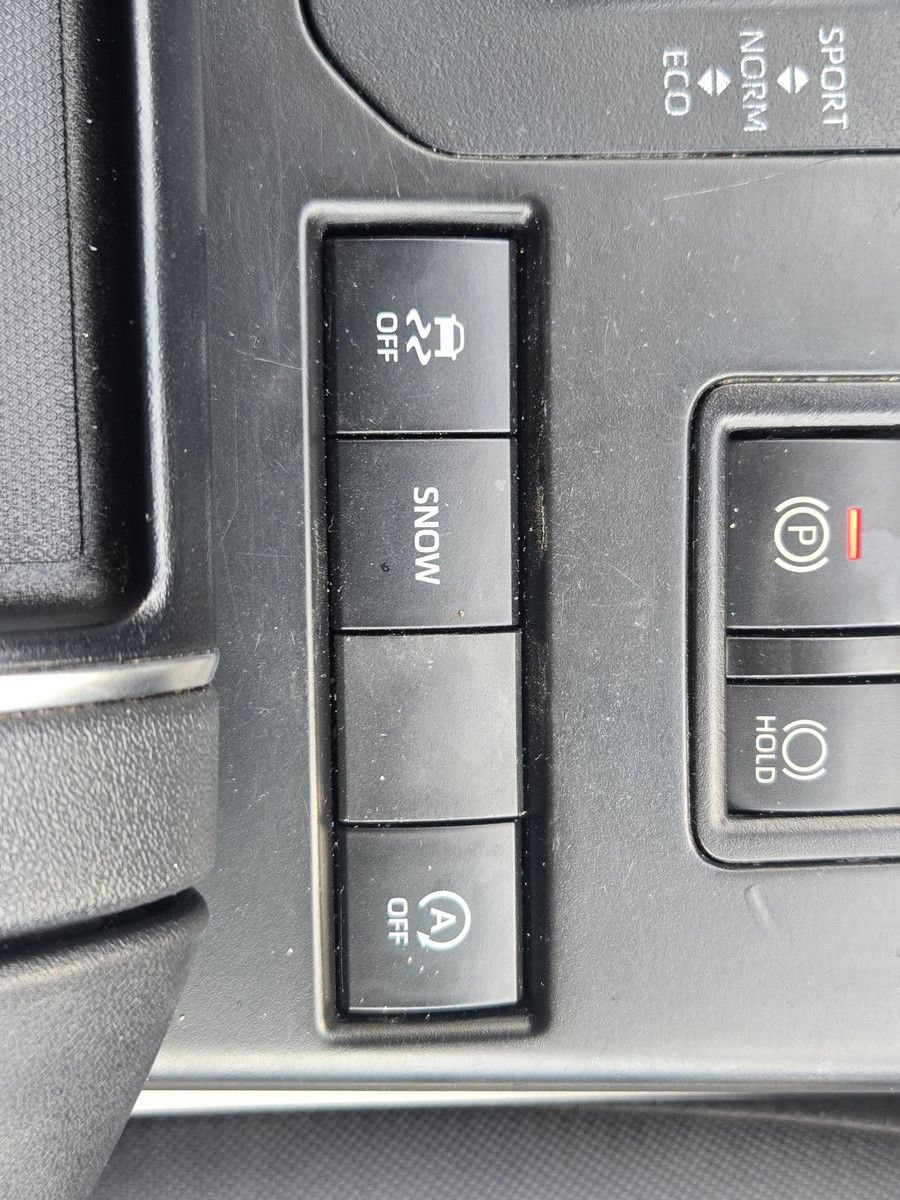 Used 2021 Toyota Highlander LE FWD image 30