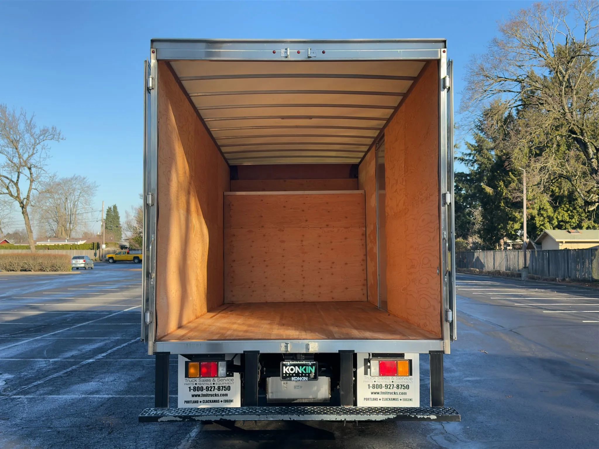 Used 2023 Isuzu NPR image 23