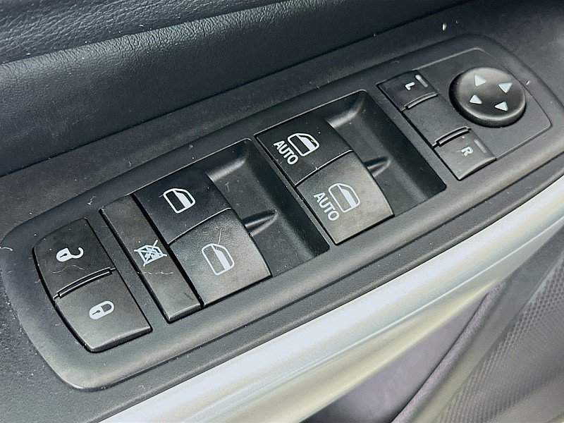 Used 2017 Jeep Cherokee Trailhawk w/ Cold Weather Group AWD/4WD image 18