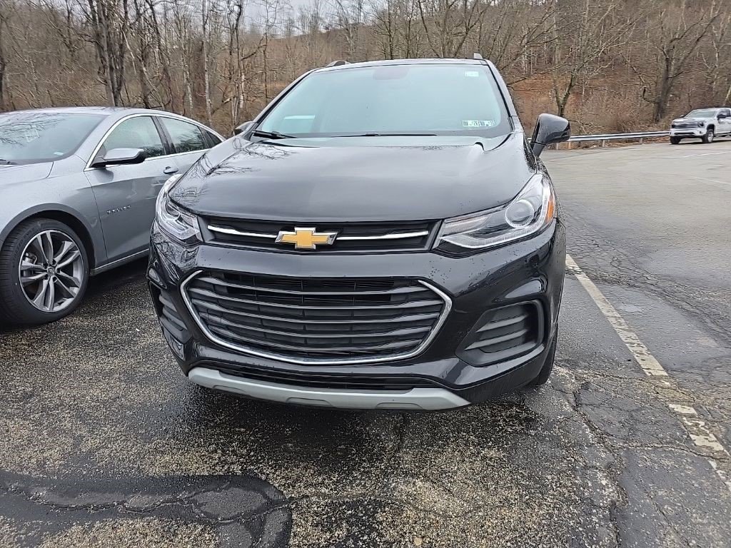 Certified 2022 Chevrolet Trax LT w/ LT Convenience Package image 3