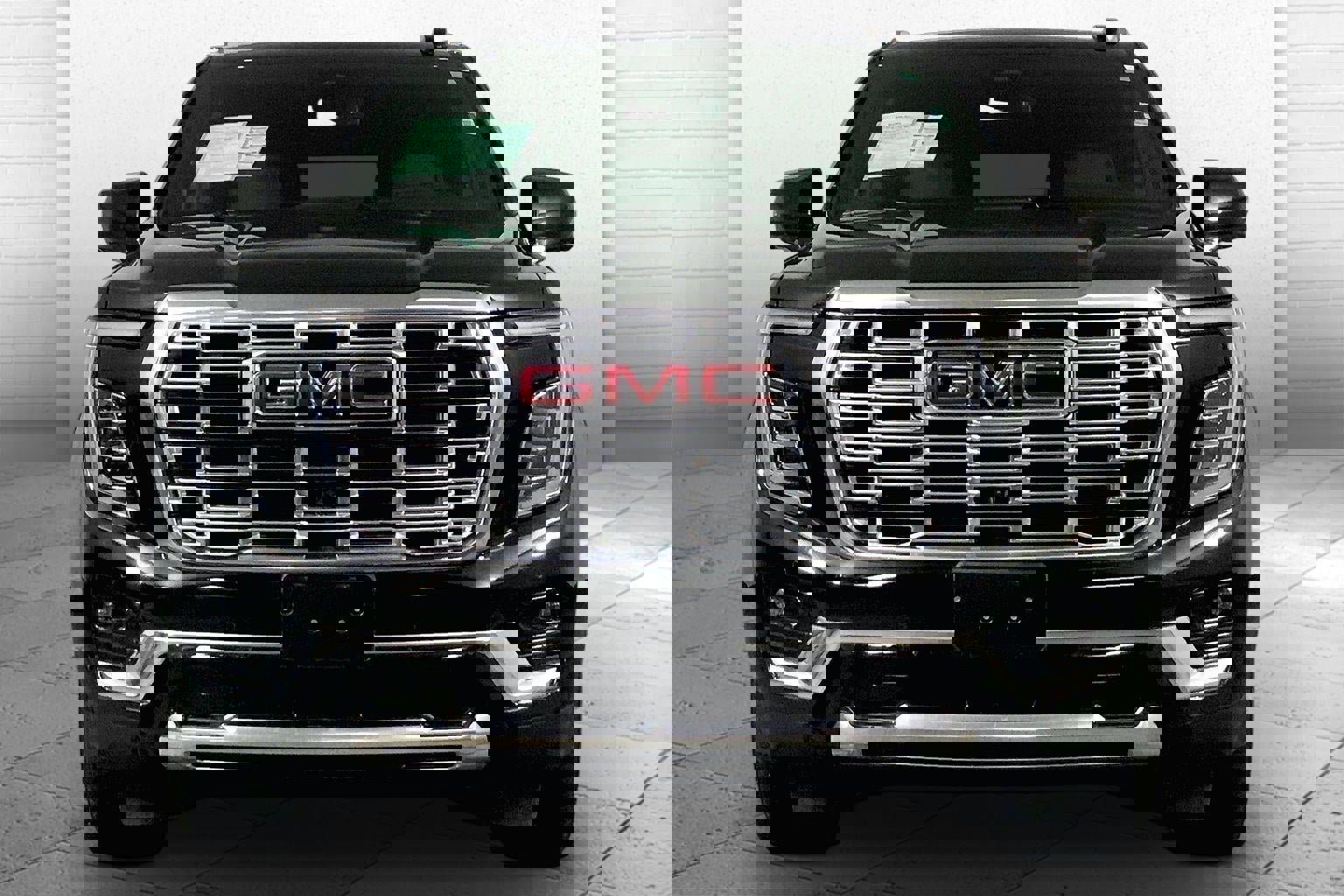 Used 2025 GMC Yukon XL Denali image 2