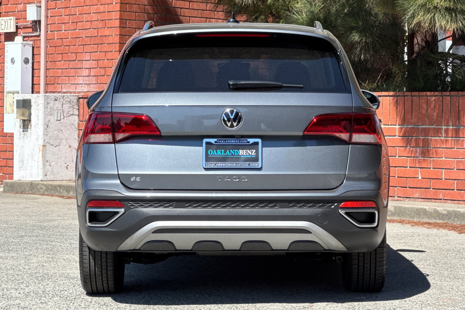 Used 2024 Volkswagen Taos SE w/ Panoramic Sunroof Package FWD image 5