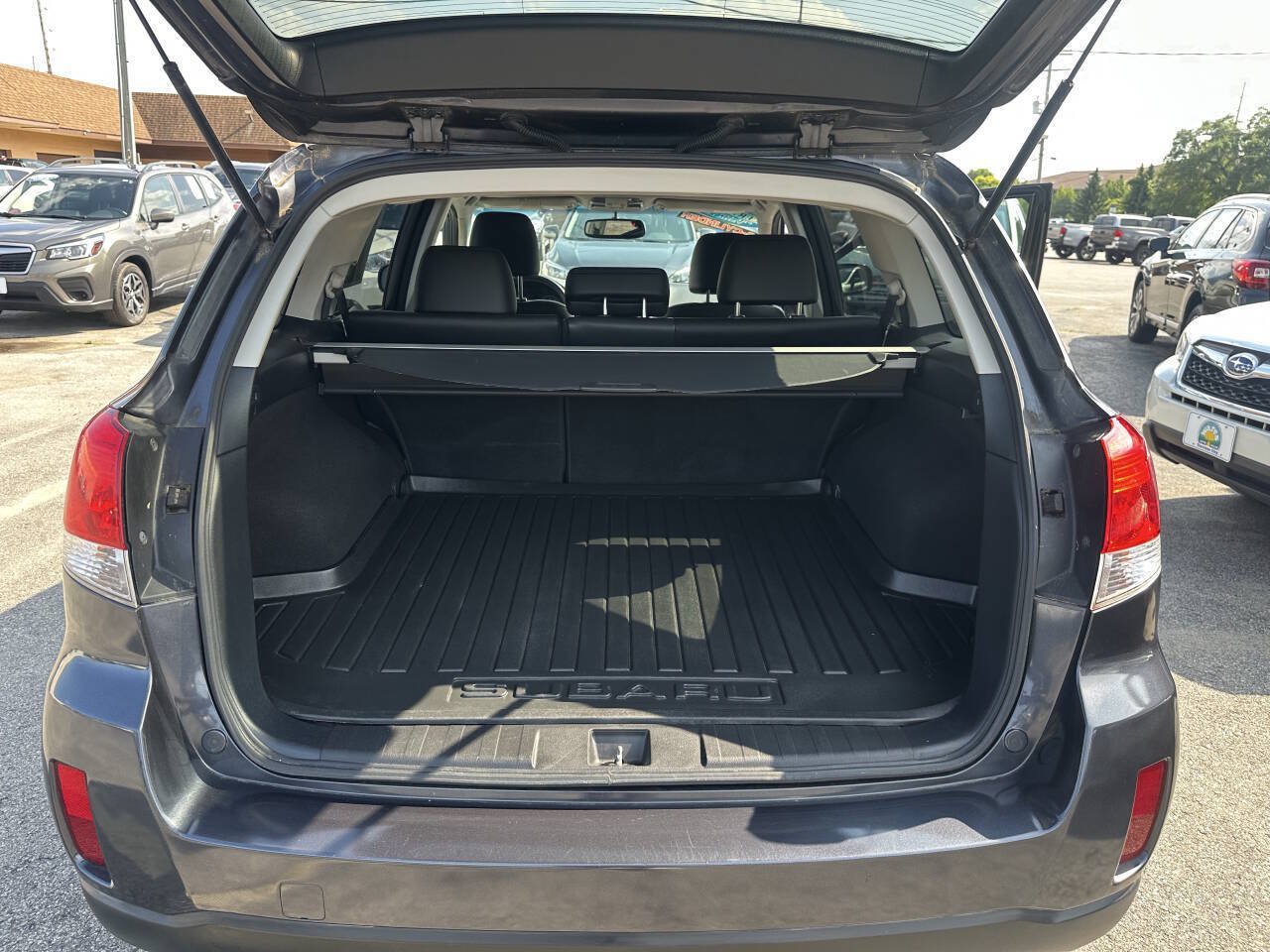 Used 2010 Subaru Outback 3.6R Limited AWD/4WD image 14