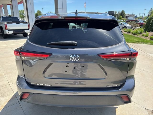 Used 2021 Toyota Highlander XLE AWD/4WD image 5