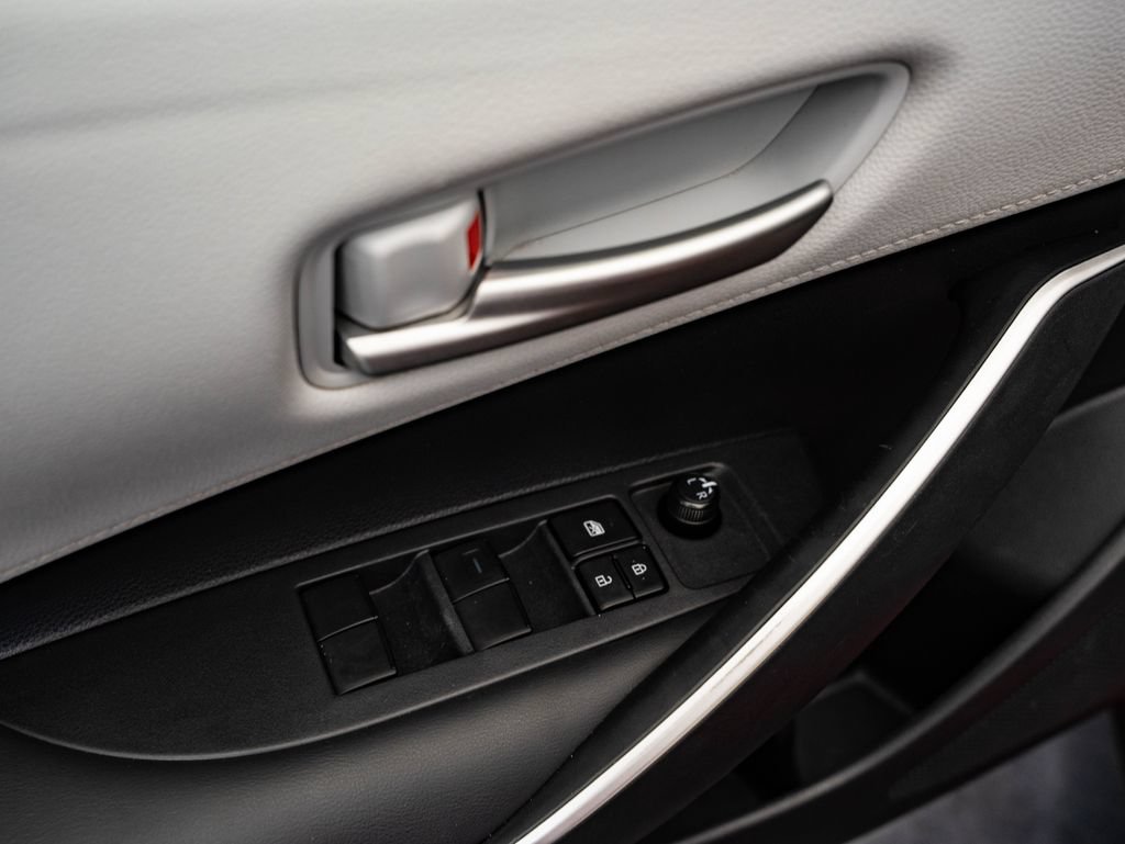 Used 2020 Toyota Corolla SE w/ SE Premium Package FWD image 25