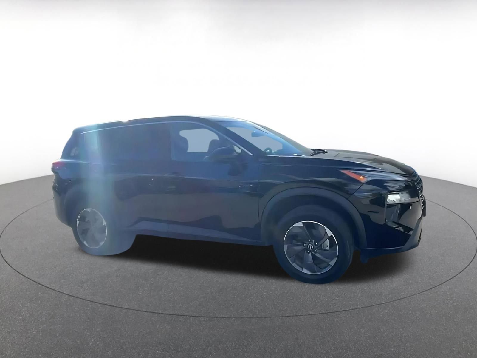Used 2025 Nissan Rogue SV FWD image 2