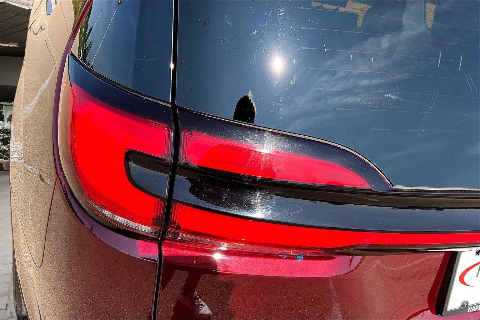 Used 2023 Chrysler Pacifica Touring-L AWD/4WD image 29