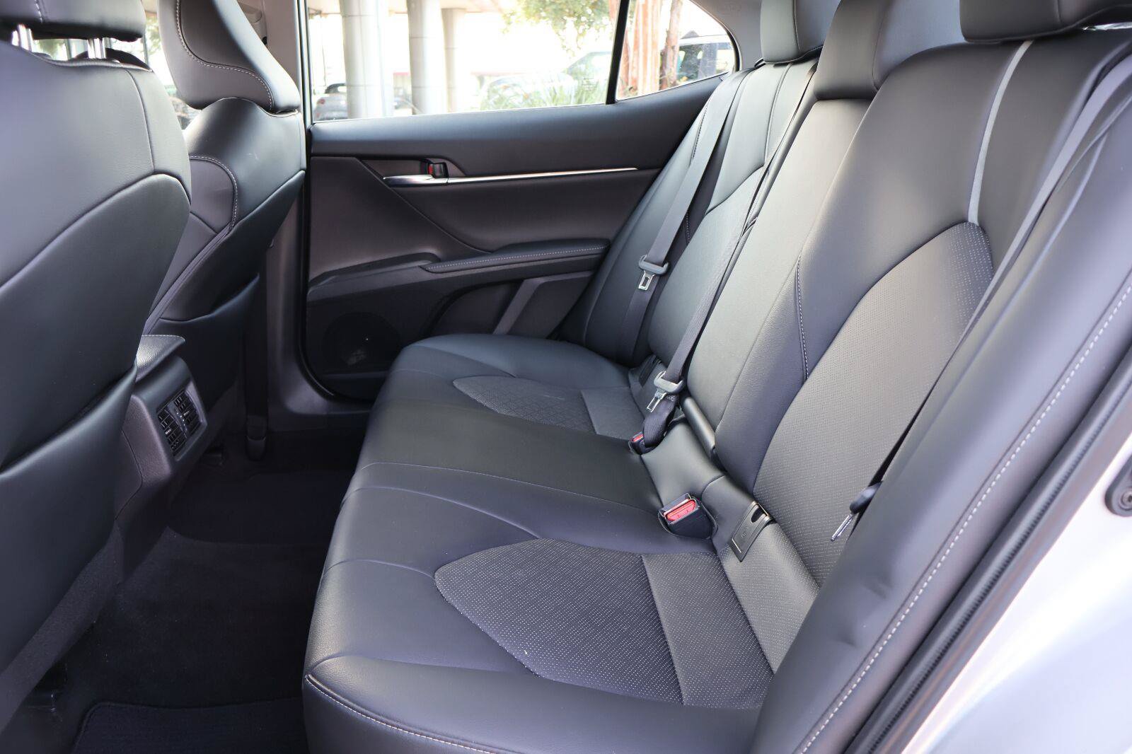 Used 2022 Toyota Camry XSE FWD image 14