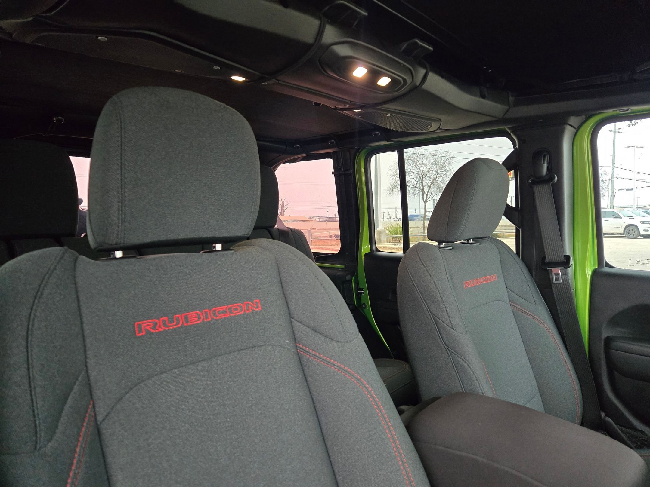 Used 2025 Jeep Wrangler Unlimited Rubicon w/ XTREMEE 35" Tire Package image 32