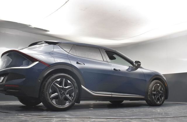 Certified 2025 Kia EV6 Light w/ Light LR Technology Package image 39