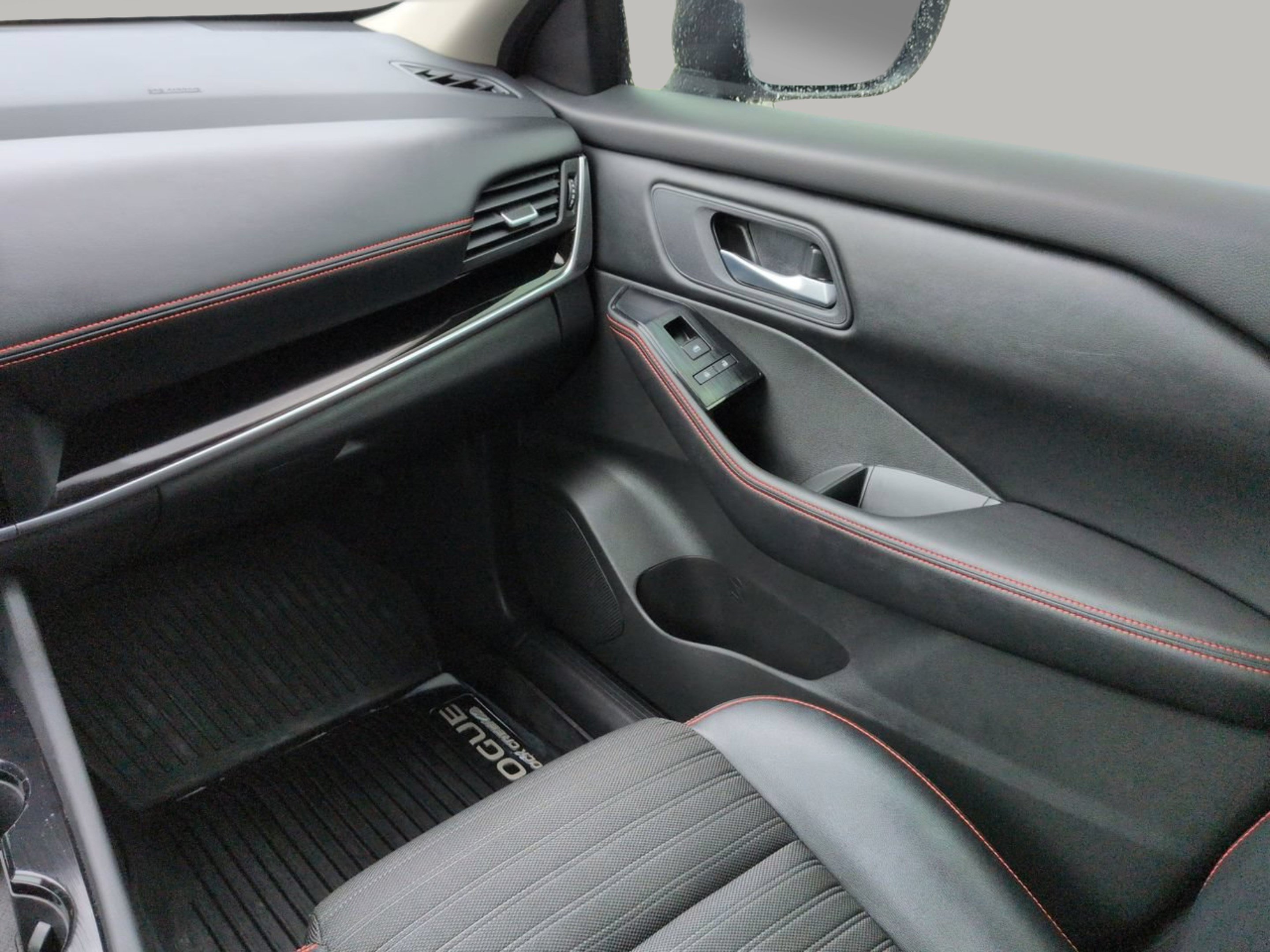 Used 2025 Nissan Rogue SV AWD/4WD image 21