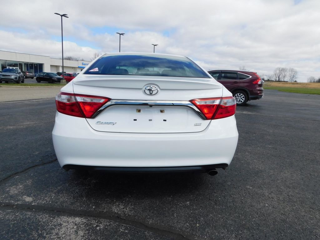 Used 2016 Toyota Camry SE w/ Moonroof Package image 4