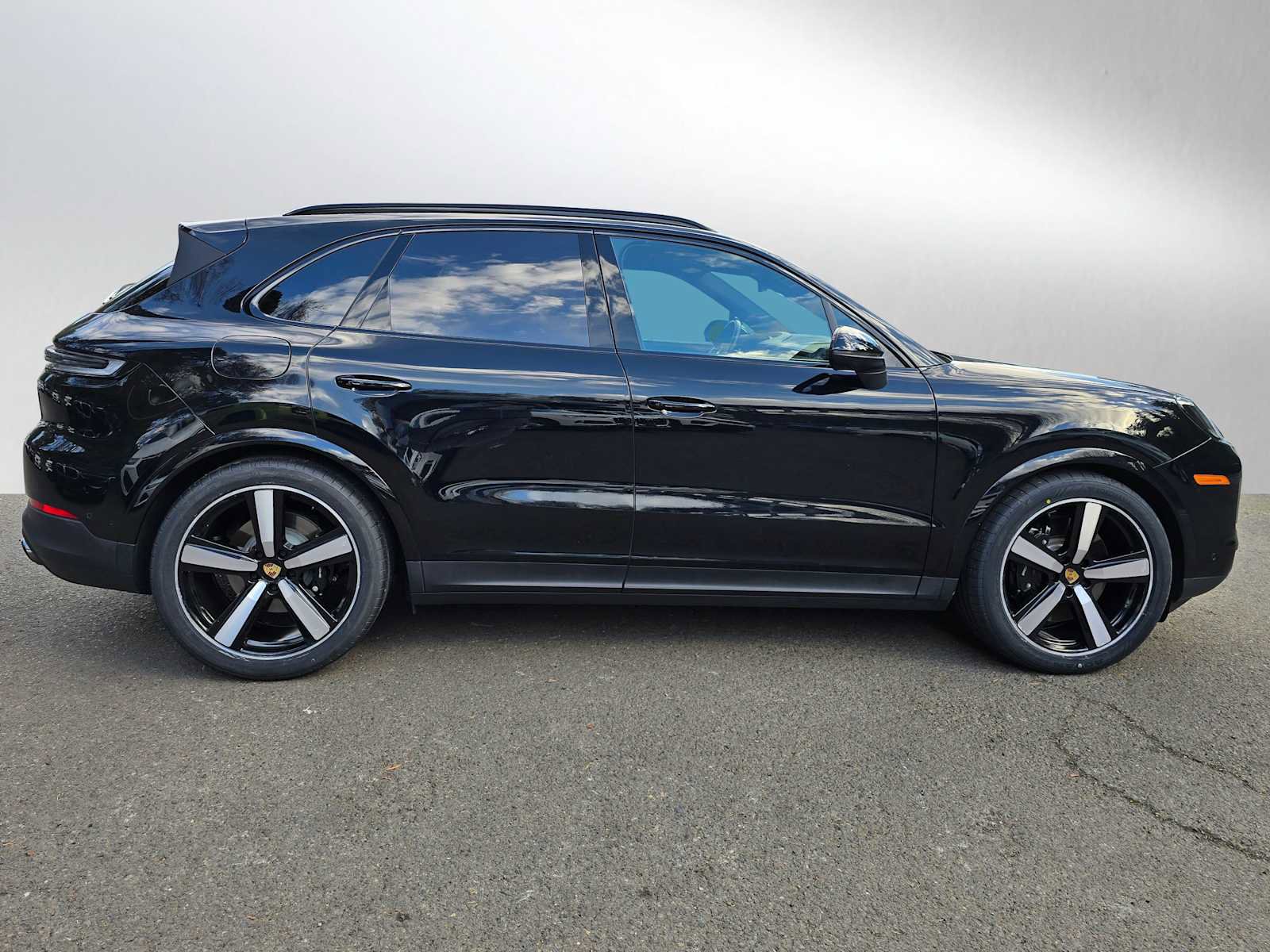 Used 2024 Porsche Cayenne S image 2