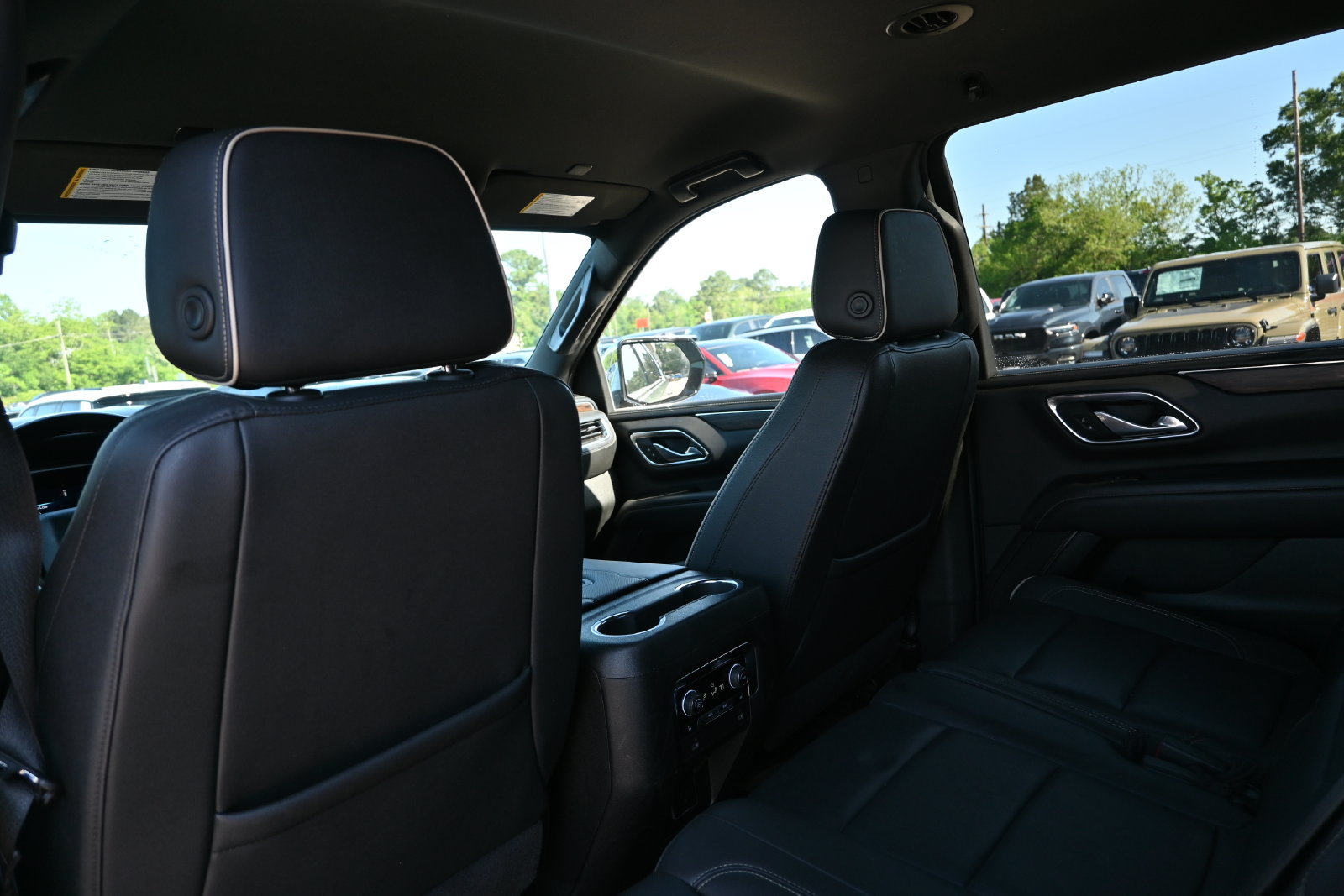 Used 2024 Chevrolet Suburban Premier AWD/4WD image 24