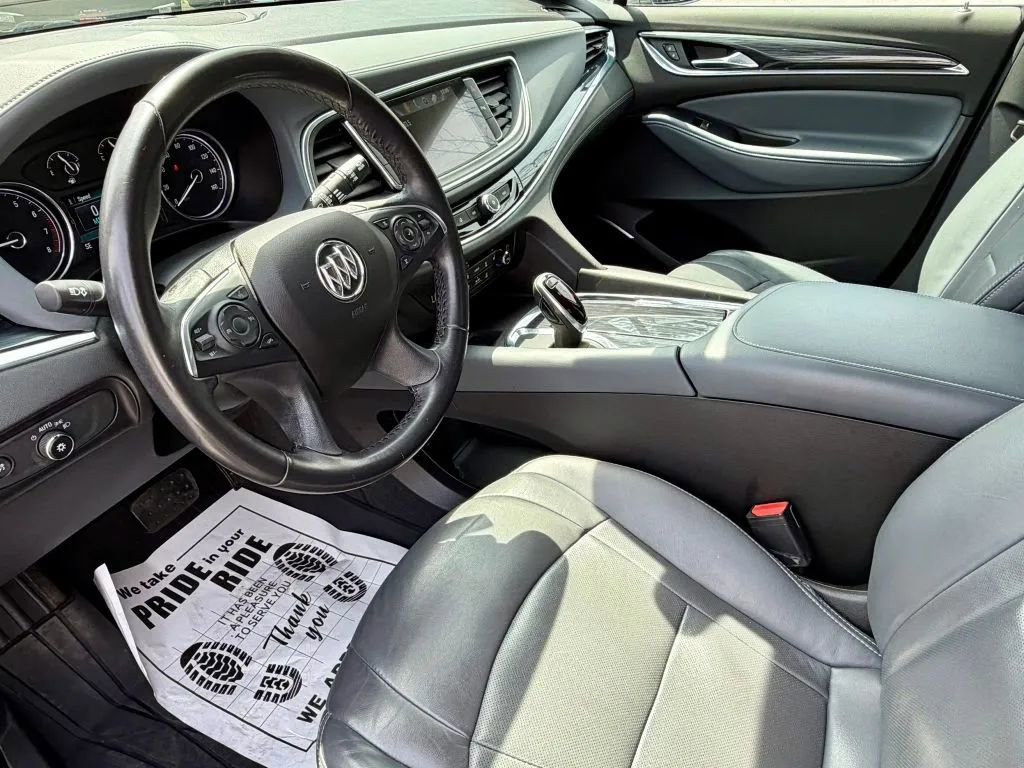 Used 2018 Buick Enclave Essence AWD/4WD image 2
