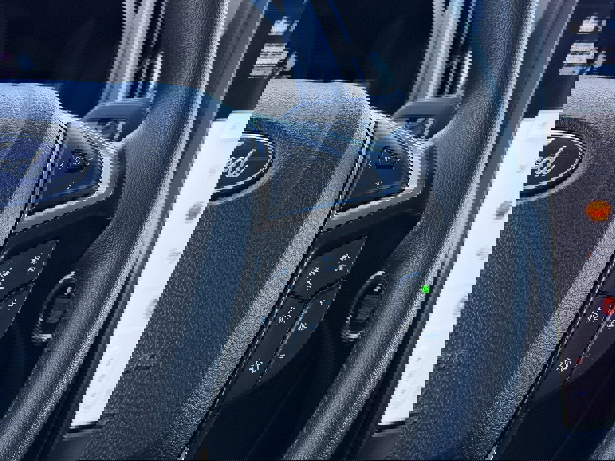 Used 2023 Ford Edge SEL w/ Convenience Package image 15