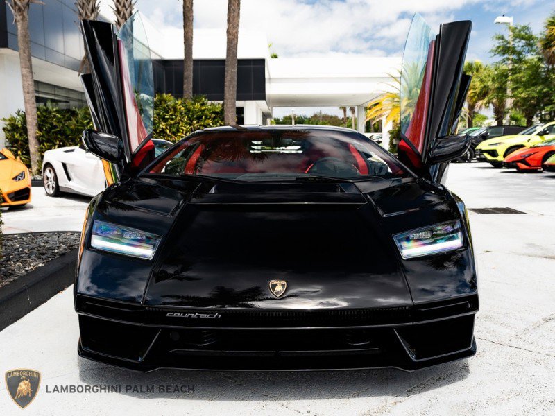 Used 2022 Lamborghini Aventador Countach image 13