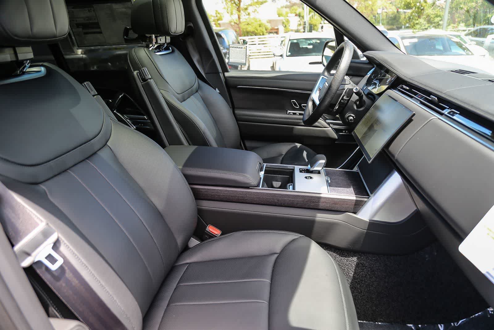 New 2026 Land Rover Range Rover Long Wheelbase SE AWD/4WD image 18