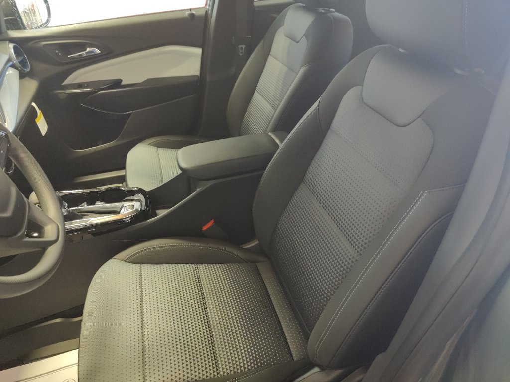 Used 2025 Chevrolet Trax LT FWD image 9
