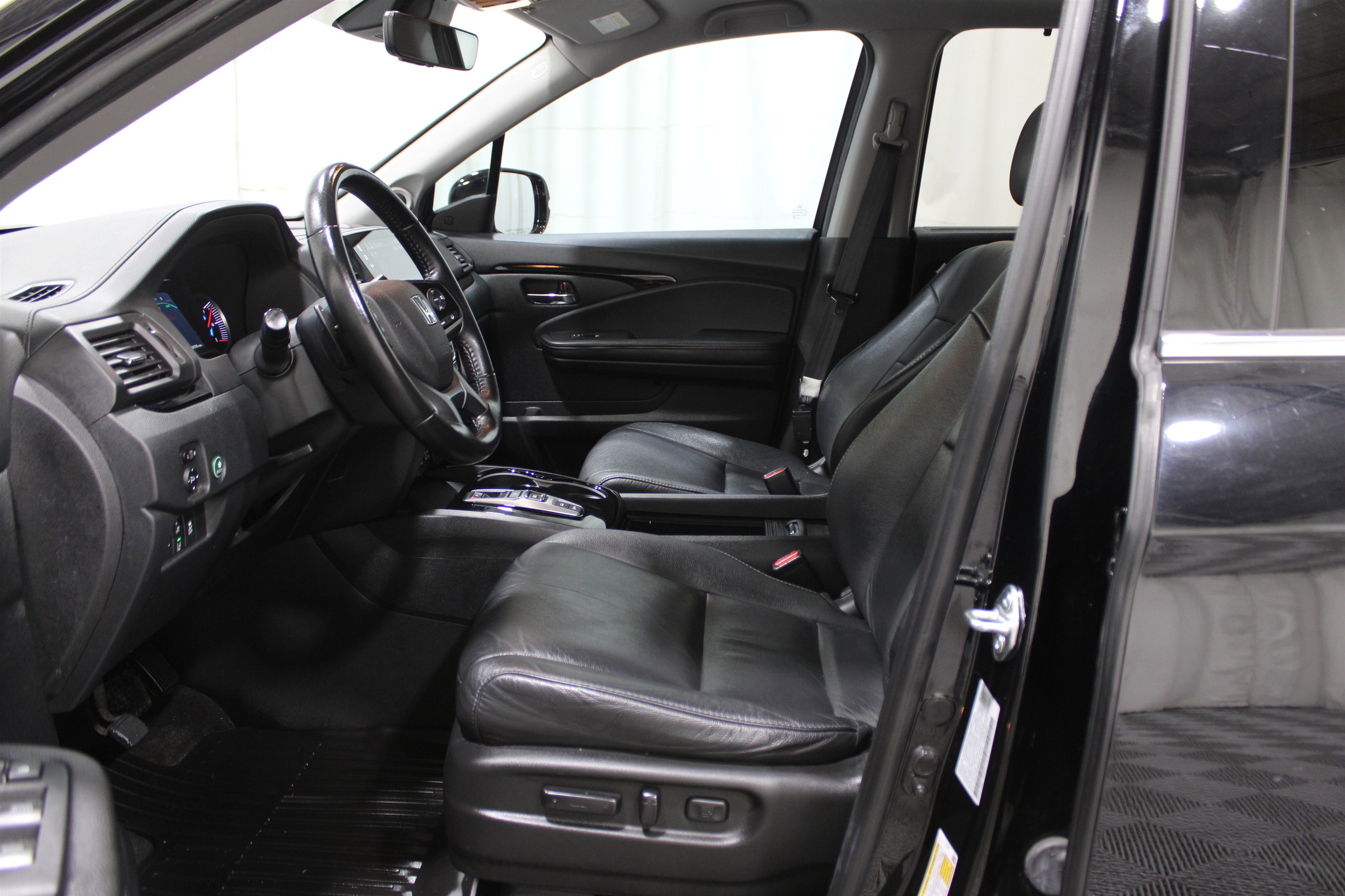 Used 2021 Honda Pilot Touring image 3
