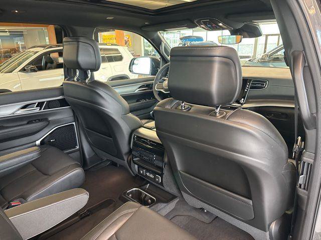 New 2026 Jeep Grand Wagoneer Limited w/ Premium Group II AWD/4WD image 41