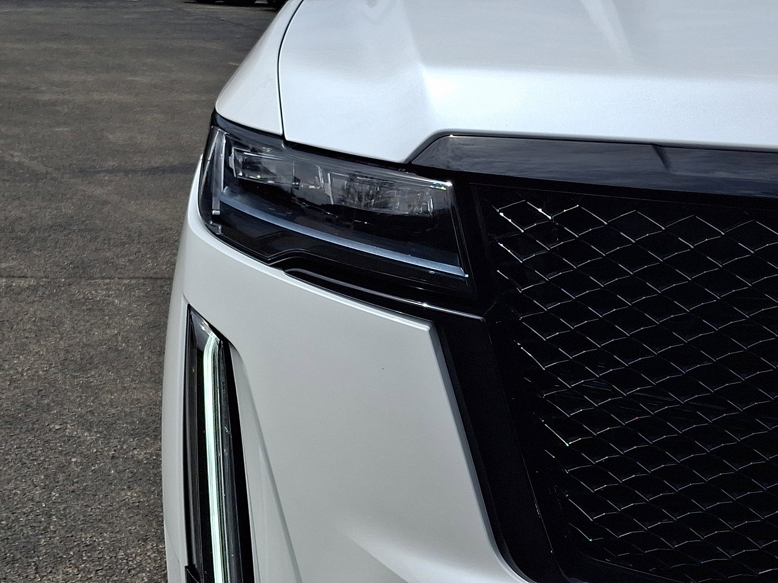 Used 2024 Cadillac Escalade Sport w/ LPO, ONYX Package image 9