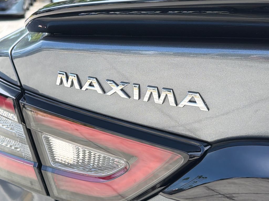 Used 2022 Nissan Maxima SR w/ Sport Mat Group FWD image 10