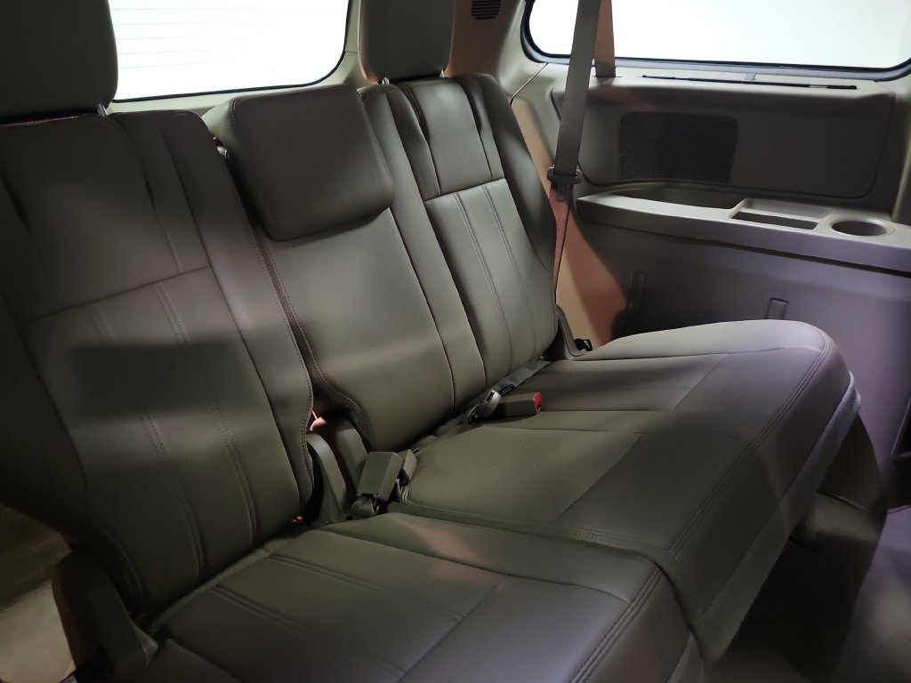 Used 2012 Chrysler Town & Country Touring-L w/ Driver Convenience Group FWD image 31