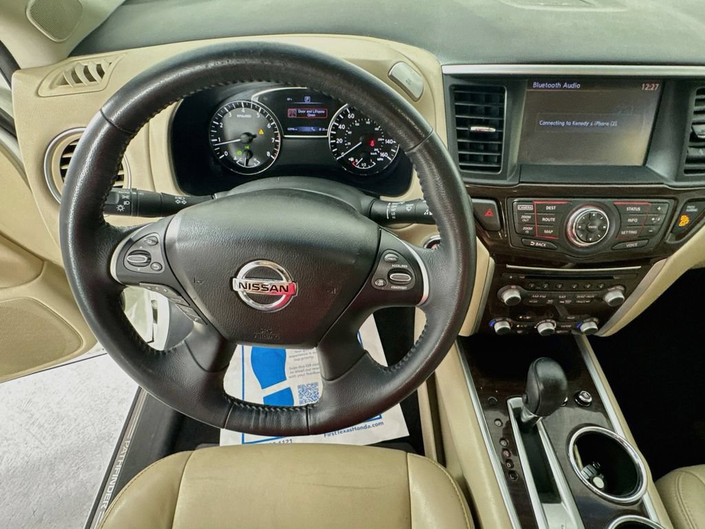 Used 2016 Nissan Pathfinder Platinum w/ Family Entertainment Package FWD image 13