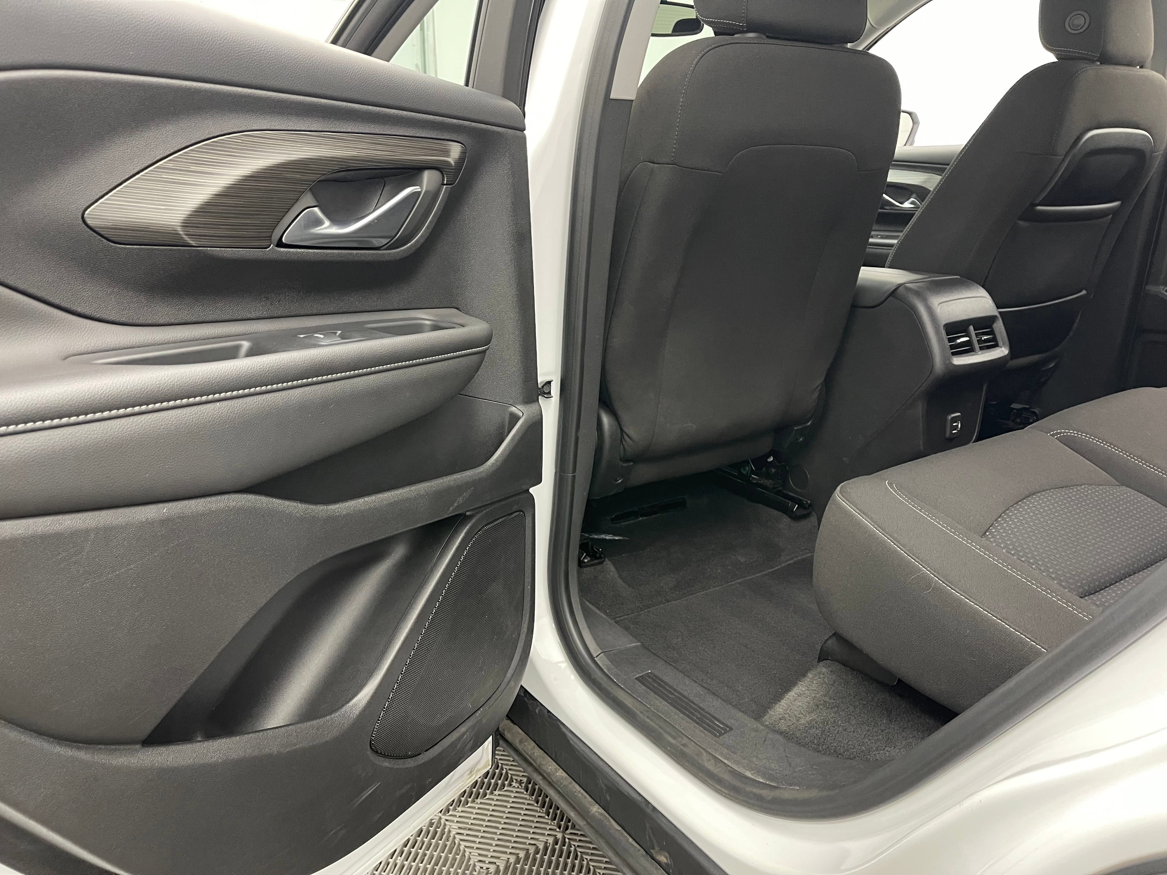 Used 2024 GMC Terrain SLE FWD image 34
