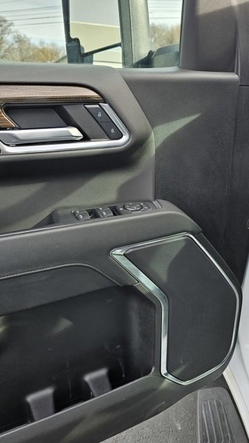 Used 2023 Chevrolet Silverado 1500 LT Trail Boss image 8