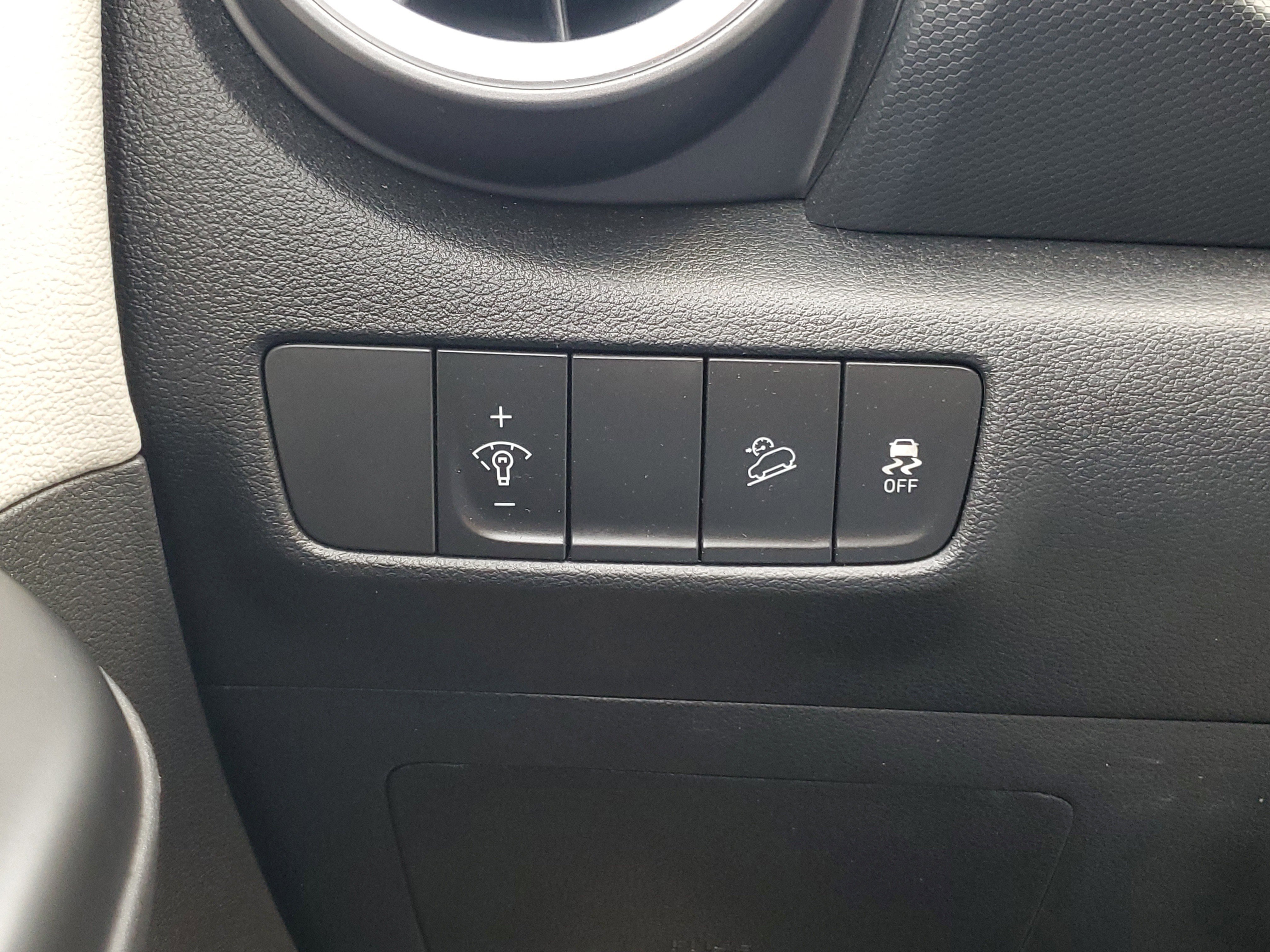 Used 2022 Hyundai Kona Limited image 29