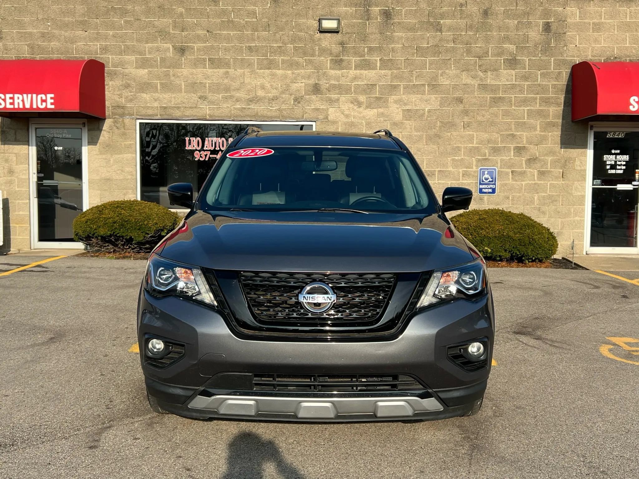Used 2020 Nissan Pathfinder SL image 2