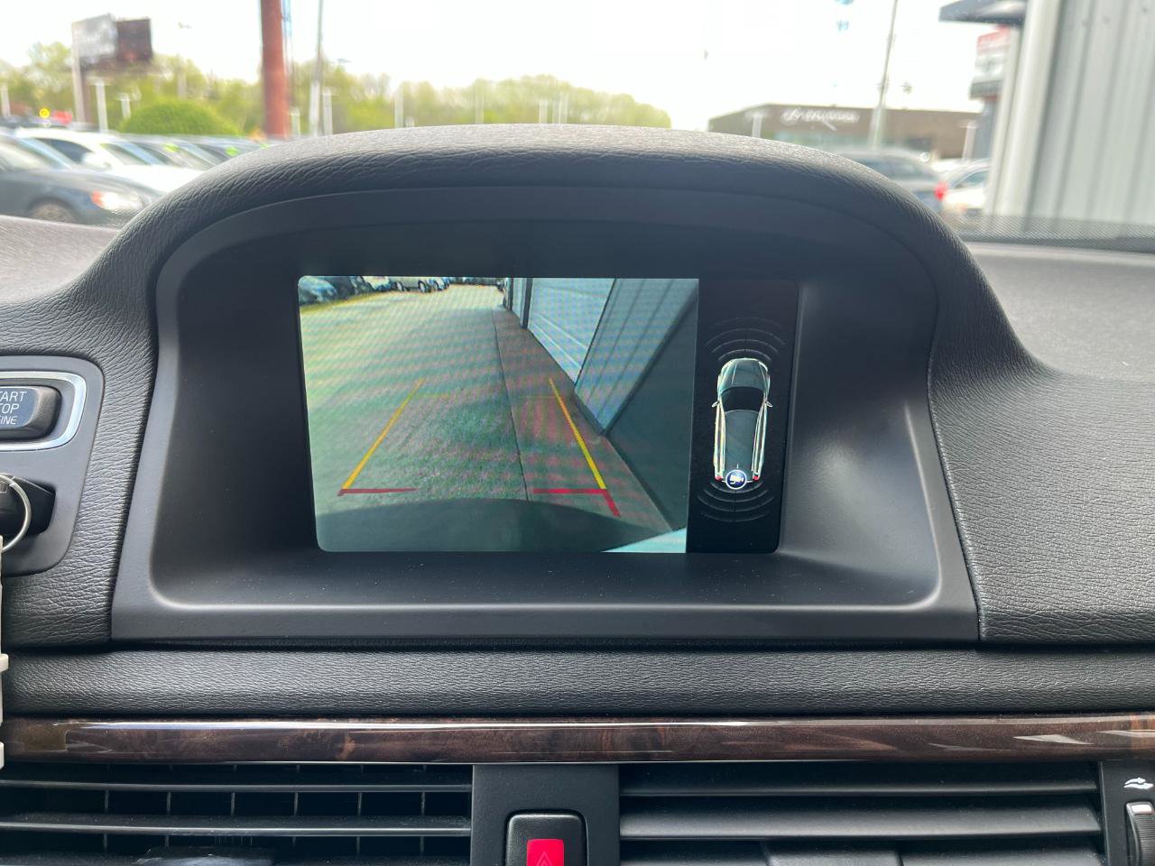 Used 2015 Volvo XC70 T6 w/ Proximity Package AWD/4WD image 31