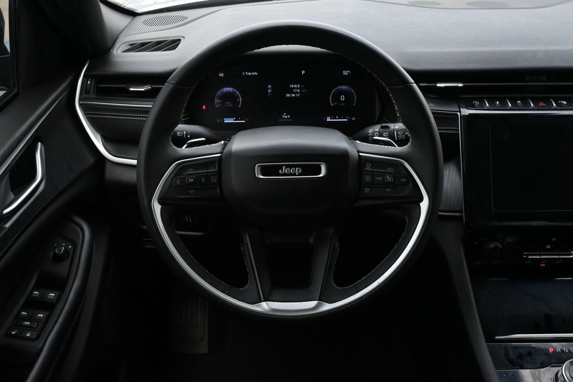 Used 2023 Jeep Grand Cherokee Altitude AWD/4WD image 10