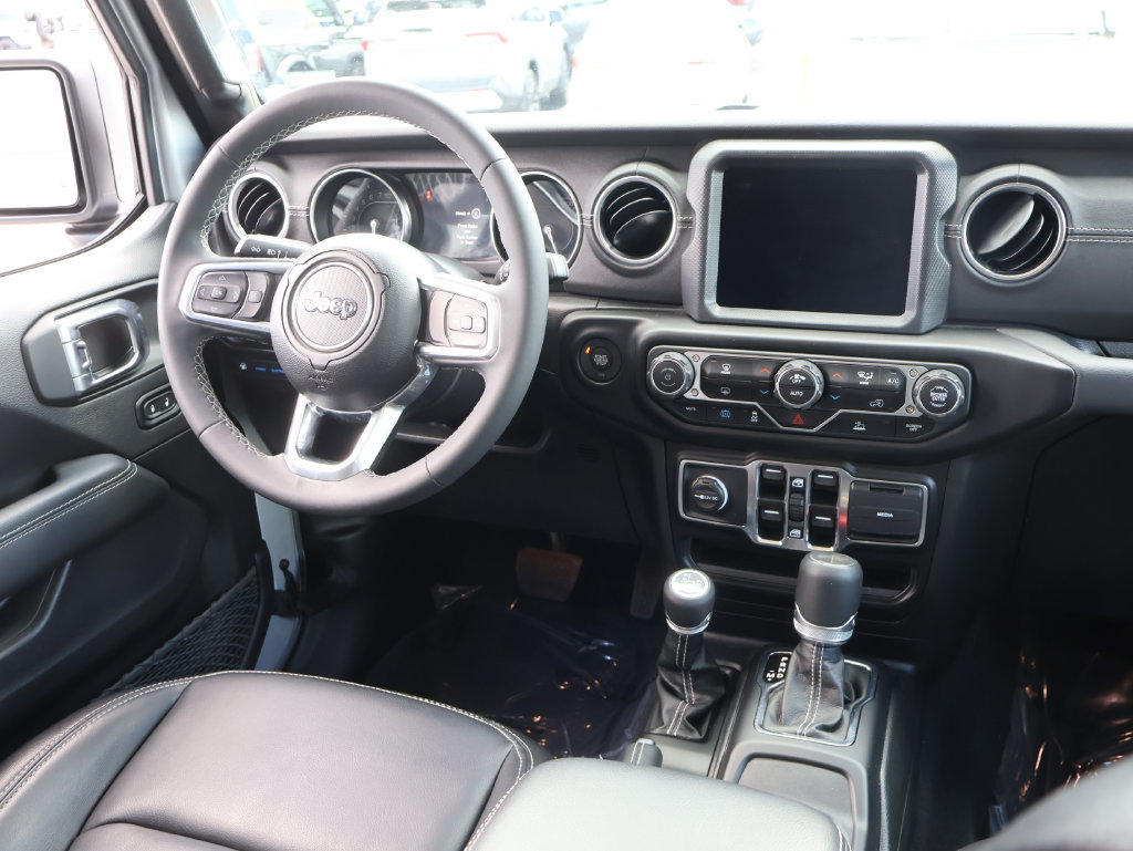 Used 2023 Jeep Wrangler Unlimited Sahara AWD/4WD image 12