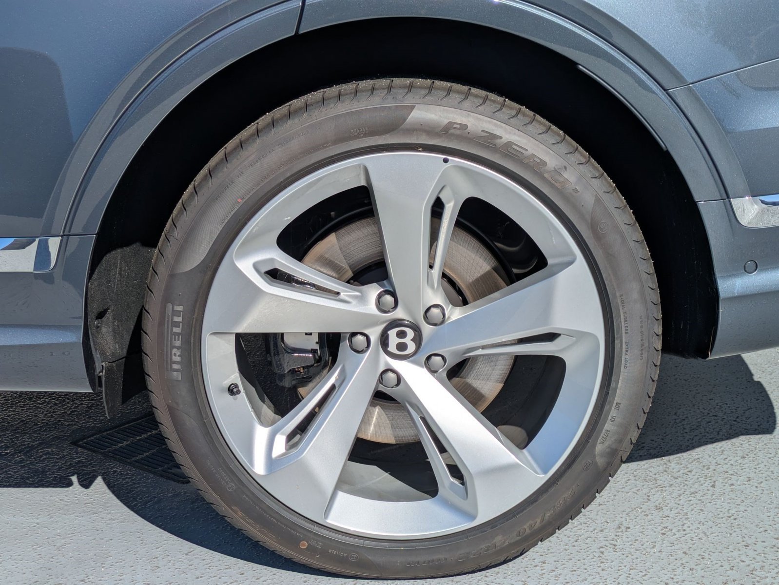 Certified 2025 Bentley Bentayga AWD/4WD image 13
