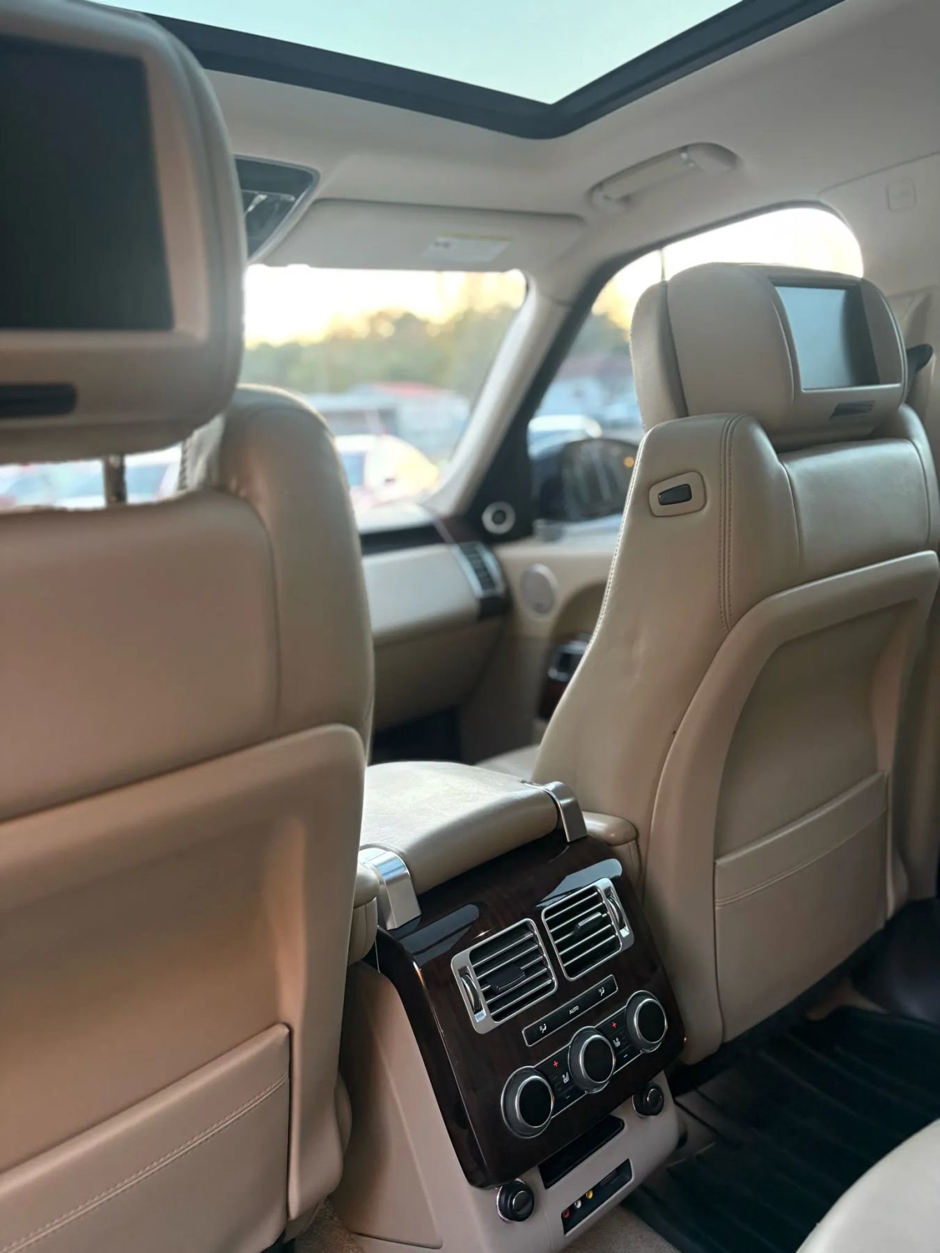 Used 2015 Land Rover Range Rover Supercharged AWD/4WD image 34