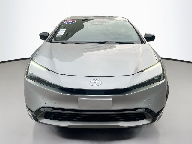 Used 2025 Toyota Prius XLE FWD image 3