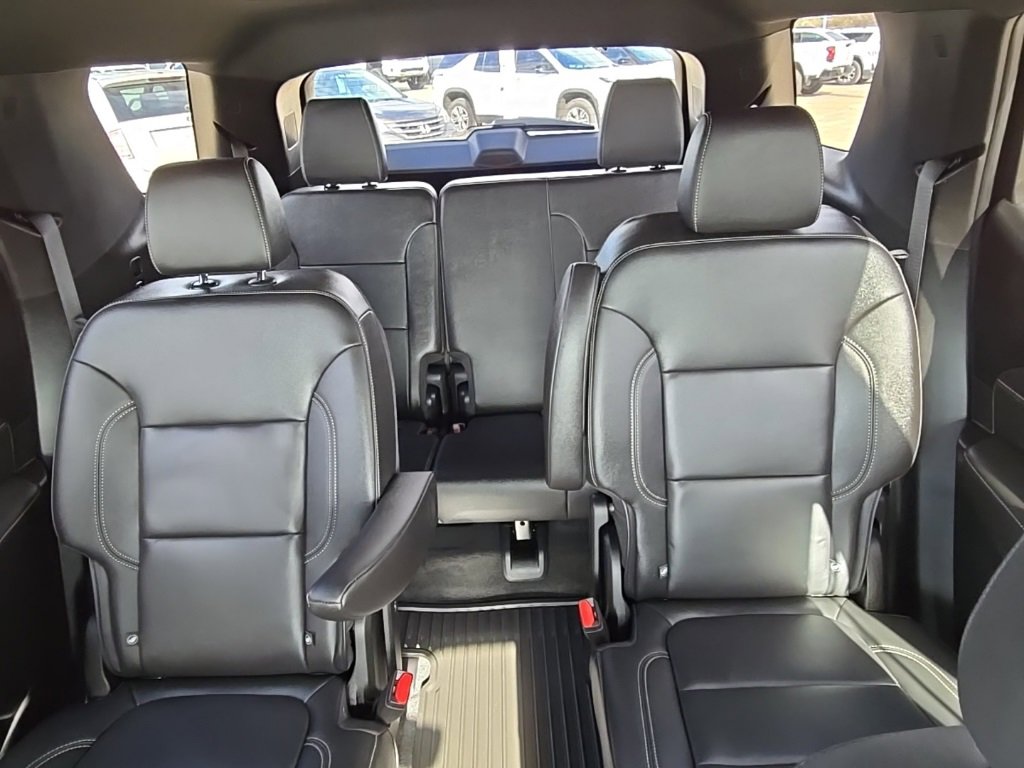 Used 2023 Chevrolet Traverse LT w/ Rear Camera Mirror Package image 53