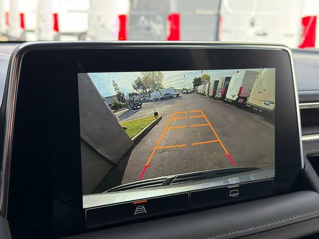 Used 2022 GMC Yukon XL SLE image 24