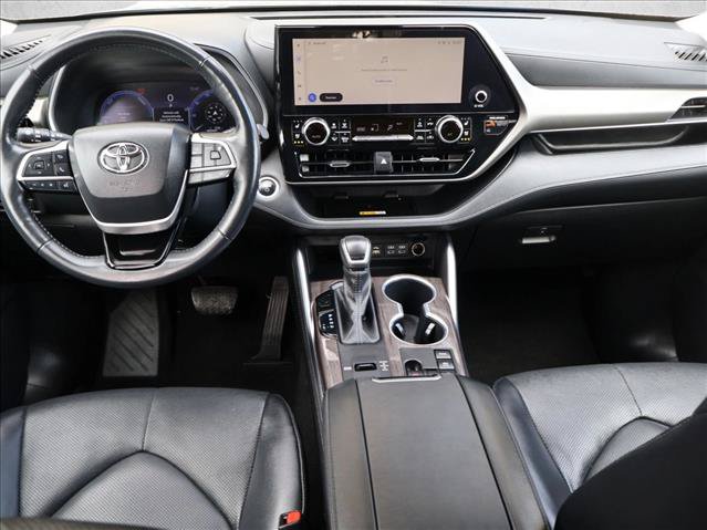 Certified 2024 Toyota Highlander Limited AWD/4WD image 25